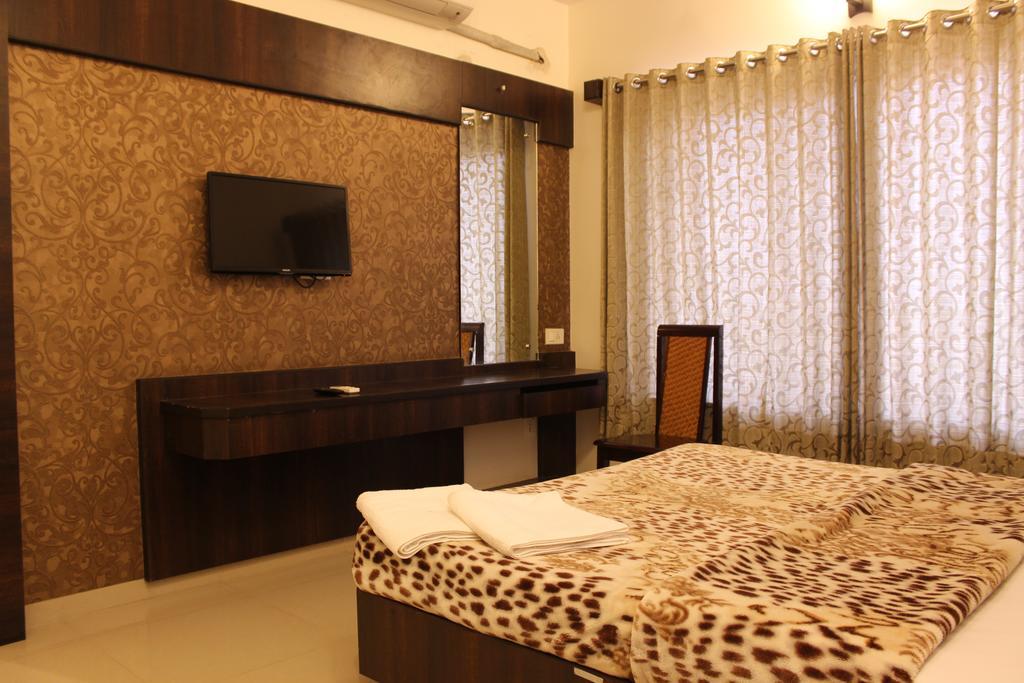 Hotel Sai Ramanand Shirdi Bagian luar foto