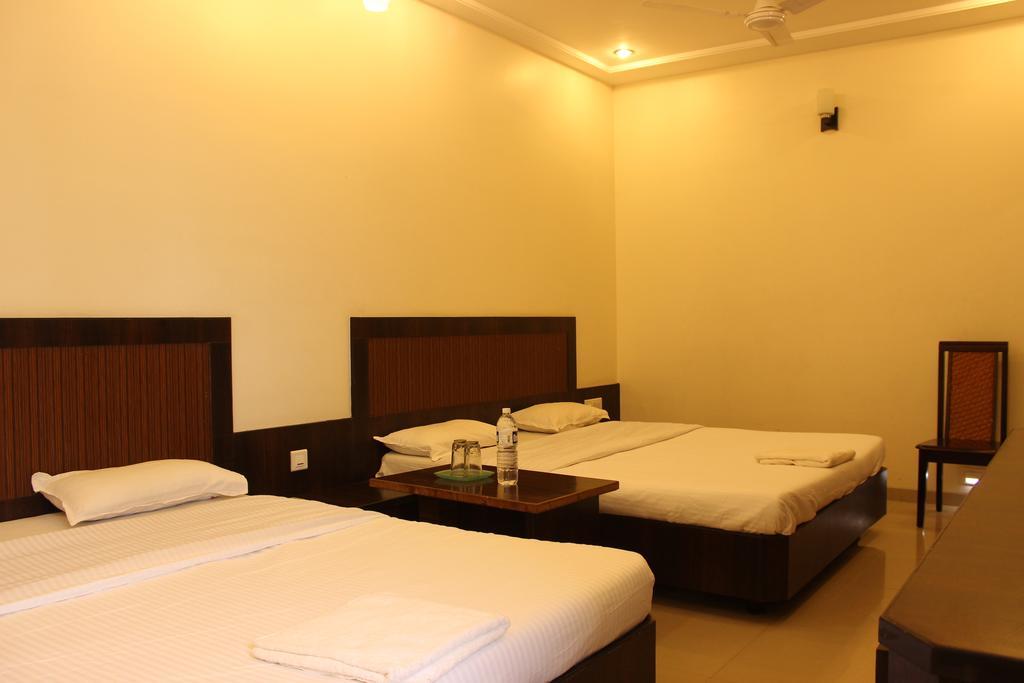 Hotel Sai Ramanand Shirdi Bagian luar foto