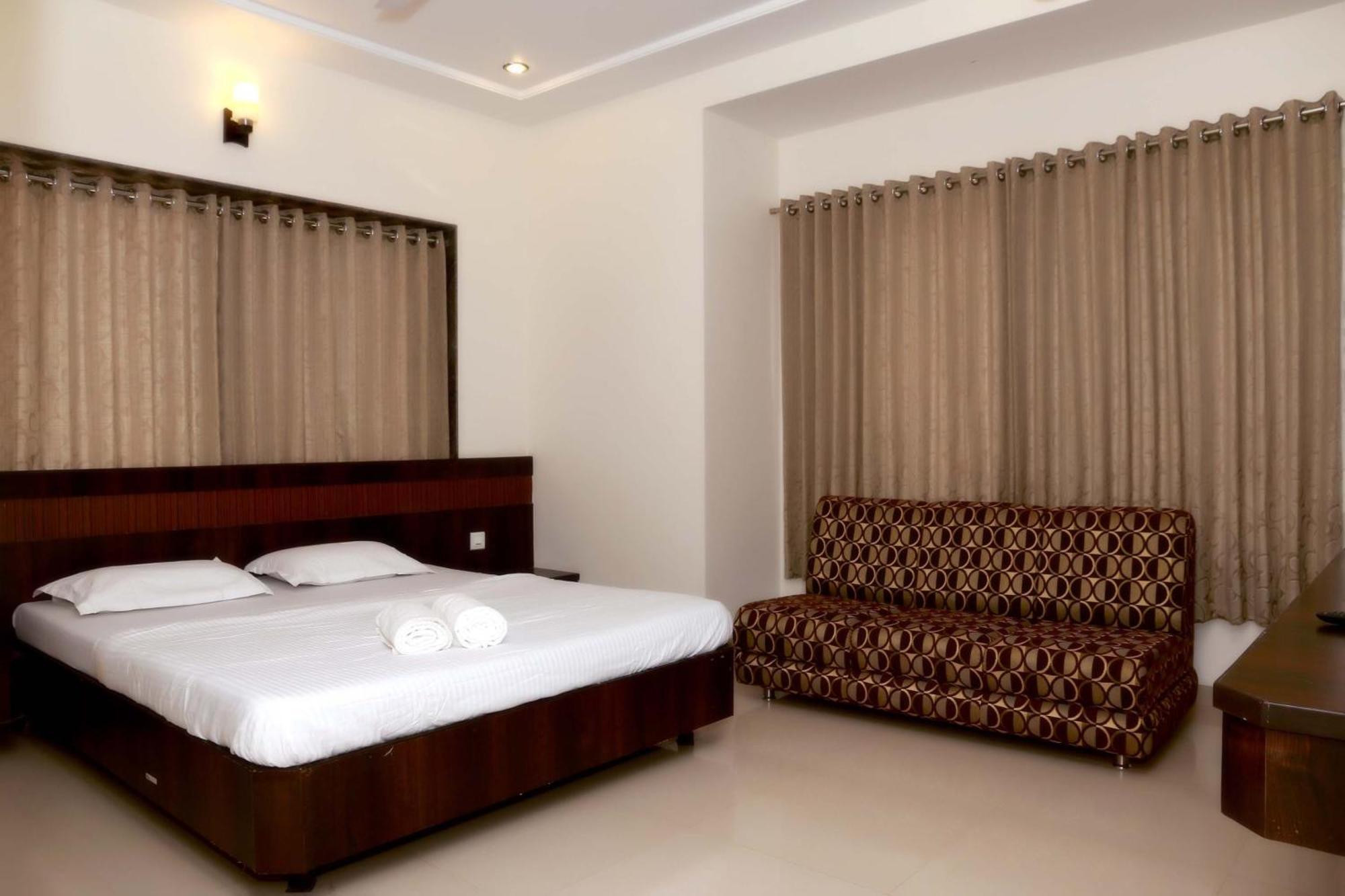 Hotel Sai Ramanand Shirdi Bagian luar foto