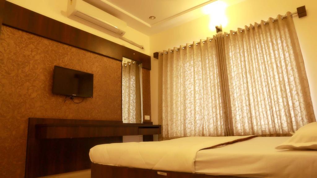 Hotel Sai Ramanand Shirdi Bagian luar foto