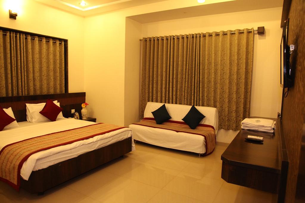Hotel Sai Ramanand Shirdi Bagian luar foto