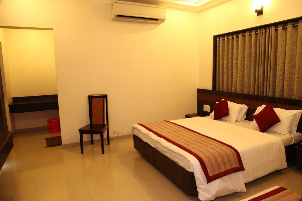 Hotel Sai Ramanand Shirdi Bagian luar foto