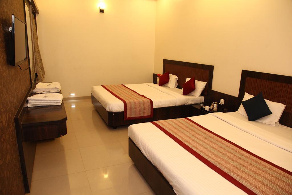 Hotel Sai Ramanand Shirdi Bagian luar foto