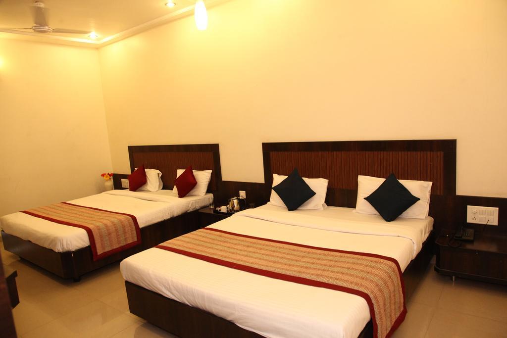 Hotel Sai Ramanand Shirdi Bagian luar foto