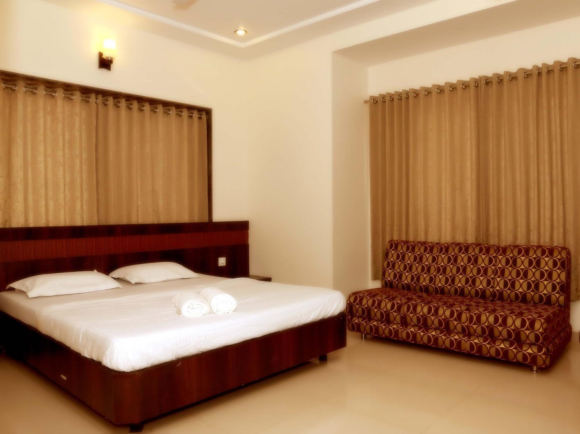 Hotel Sai Ramanand Shirdi Bagian luar foto