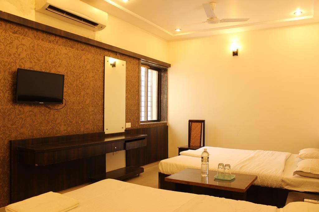 Hotel Sai Ramanand Shirdi Bagian luar foto