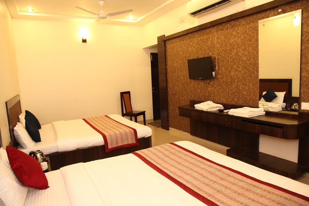 Hotel Sai Ramanand Shirdi Bagian luar foto
