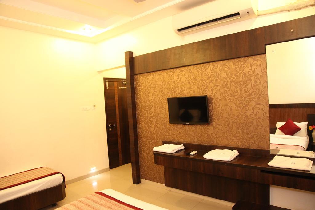 Hotel Sai Ramanand Shirdi Bagian luar foto
