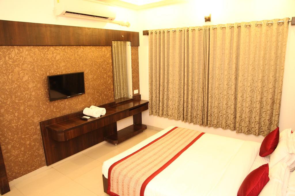 Hotel Sai Ramanand Shirdi Bagian luar foto