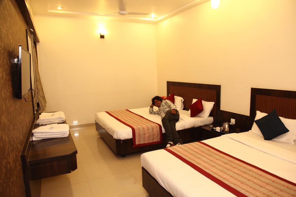 Hotel Sai Ramanand Shirdi Bagian luar foto