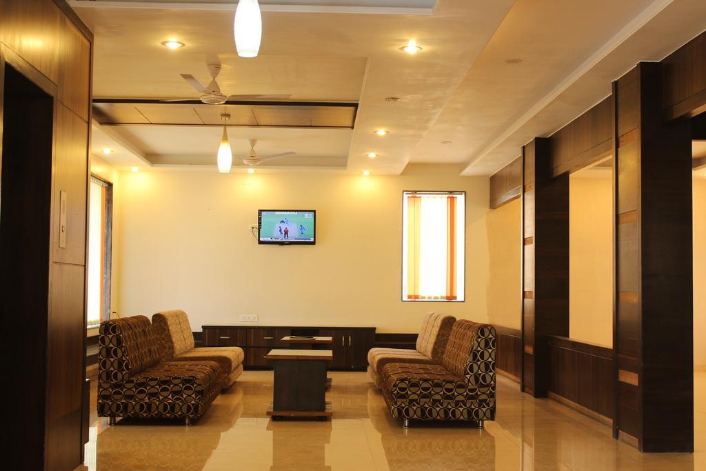 Hotel Sai Ramanand Shirdi Bagian luar foto