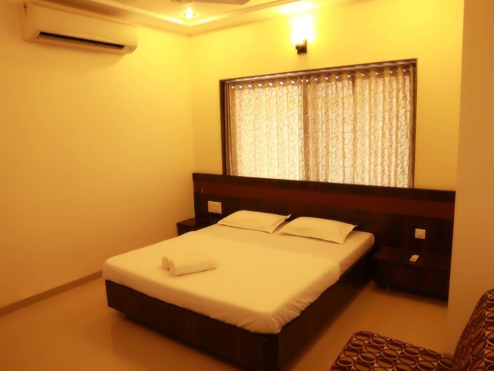 Hotel Sai Ramanand Shirdi Bagian luar foto