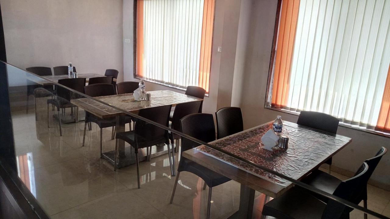 Hotel Sai Ramanand Shirdi Bagian luar foto