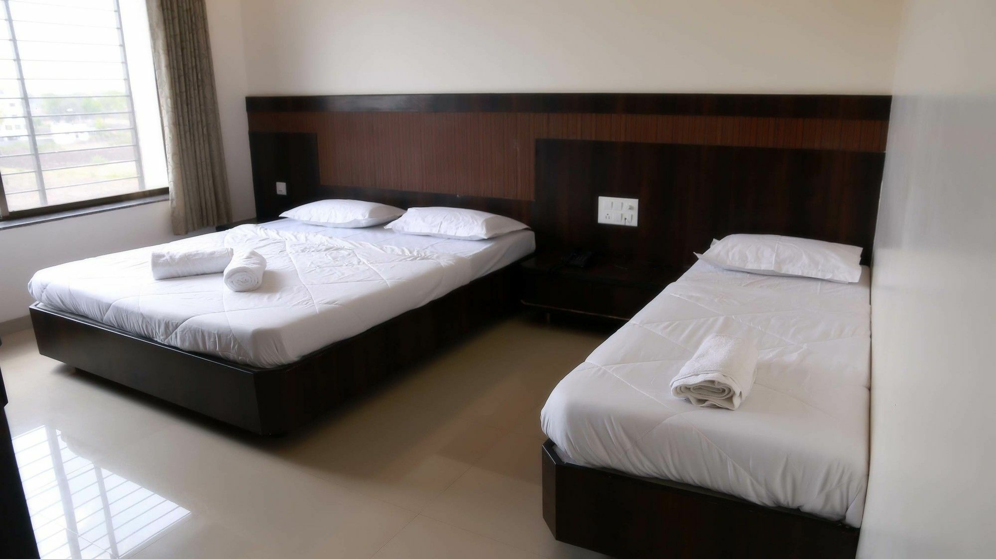 Hotel Sai Ramanand Shirdi Bagian luar foto