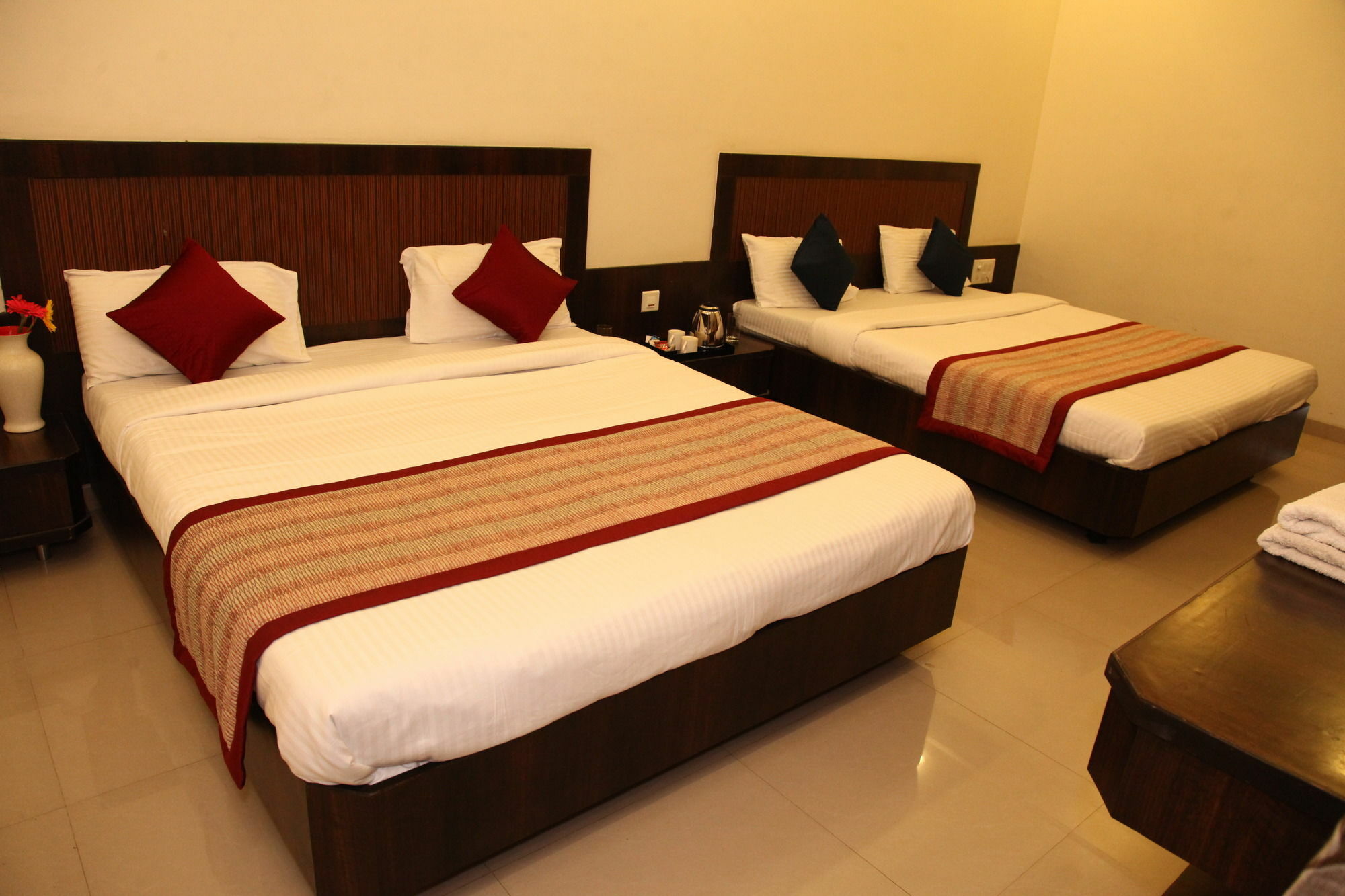 Hotel Sai Ramanand Shirdi Bagian luar foto