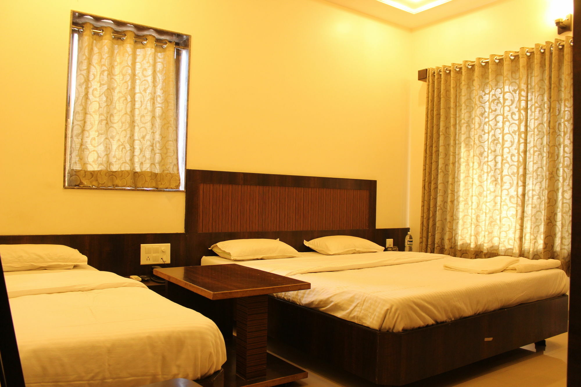 Hotel Sai Ramanand Shirdi Bagian luar foto